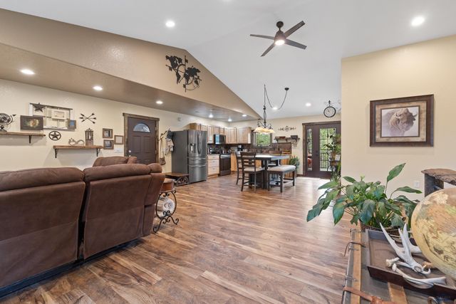 24568 SADDLEBACK DR, Hermosa, SD 57744