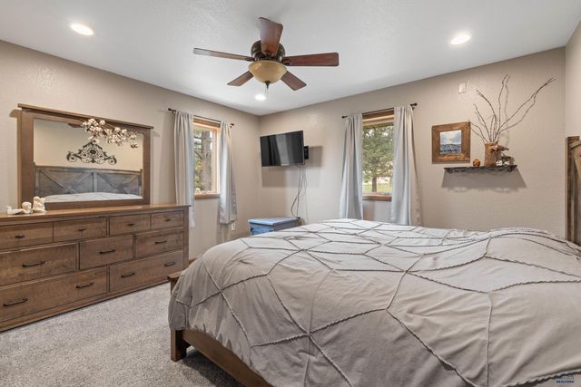 24568 SADDLEBACK DR, Hermosa, SD 57744