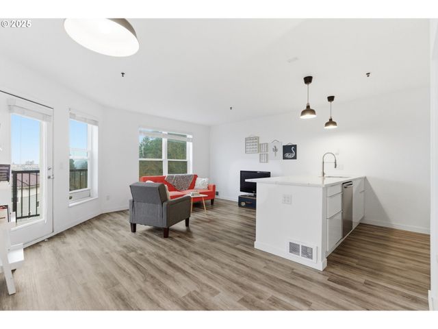 303 Nw Uptown Ter 2B, Portland, OR 97210
