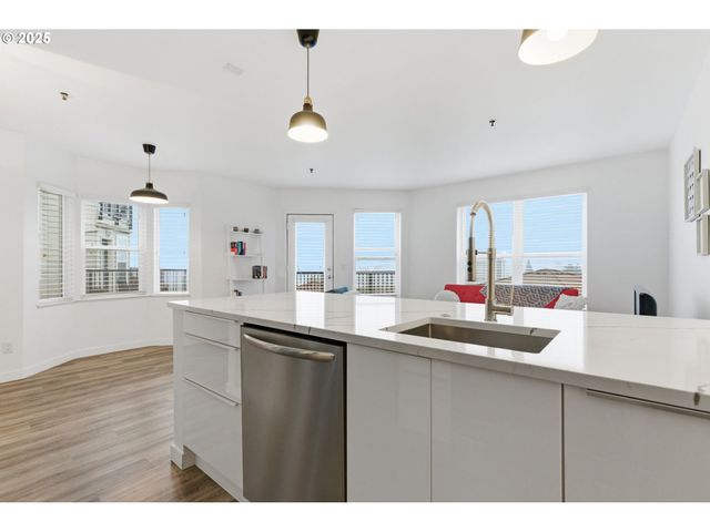 303 Nw Uptown Ter 2B, Portland, OR 97210