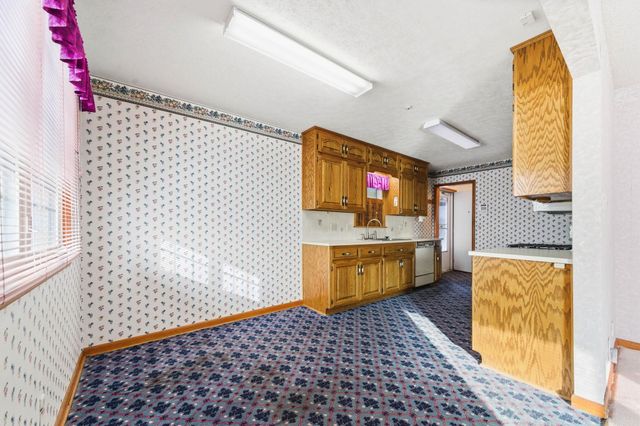 804 W 32nd St N, Wichita, KS 67204