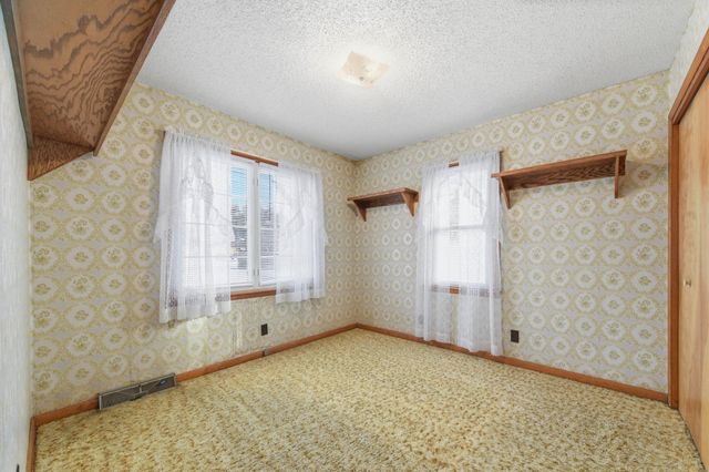 804 W 32nd St N, Wichita, KS 67204