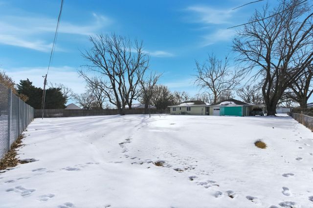 804 W 32nd St N, Wichita, KS 67204