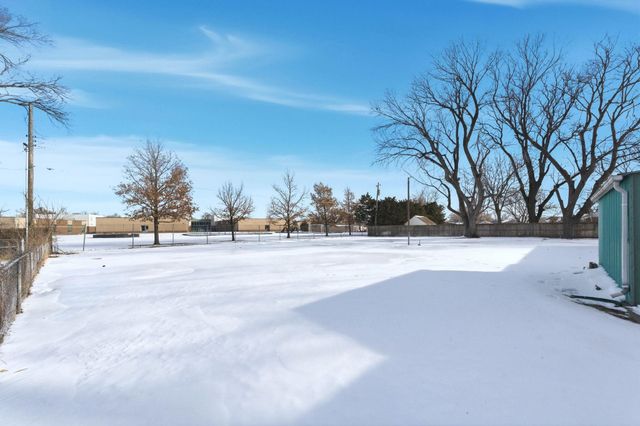 804 W 32nd St N, Wichita, KS 67204