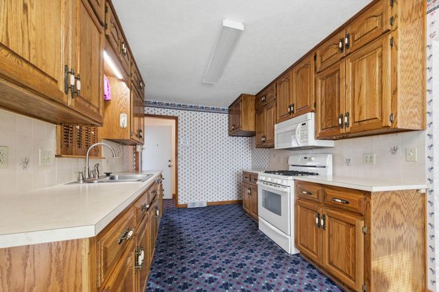 804 W 32nd St N, Wichita, KS 67204