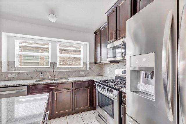 319 American Black Bear Drive, Crosby, TX 77532