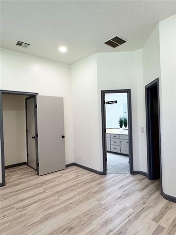 1102 Dustin Drive, Edmond, OK 73003