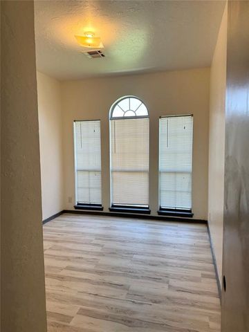 1102 Dustin Drive, Edmond, OK 73003