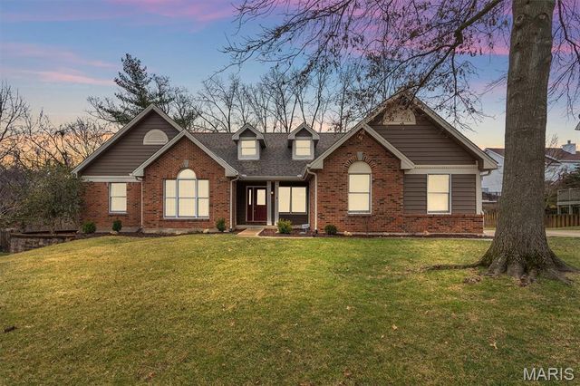 390 Portsmouth Drive, St Charles, MO 63303