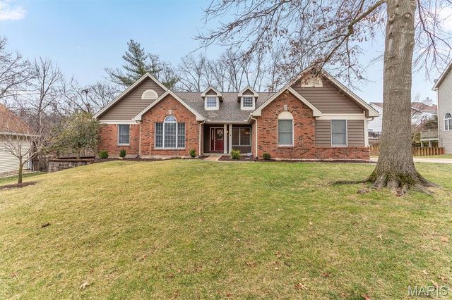 390 Portsmouth Drive, St Charles, MO 63303