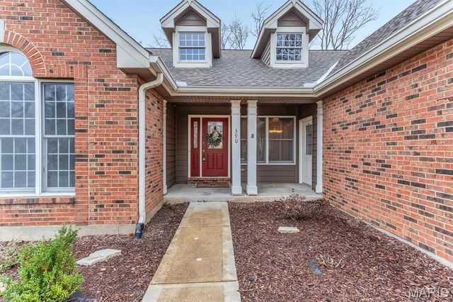 390 Portsmouth Drive, St Charles, MO 63303