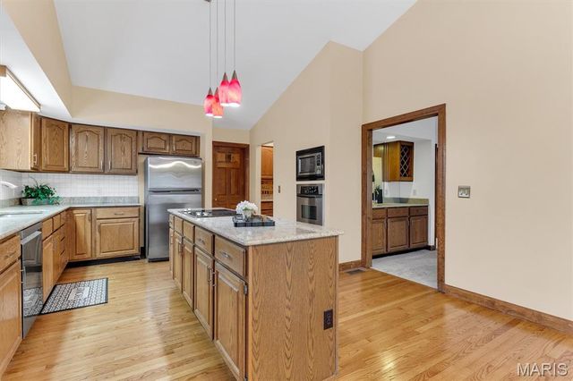 390 Portsmouth Drive, St Charles, MO 63303