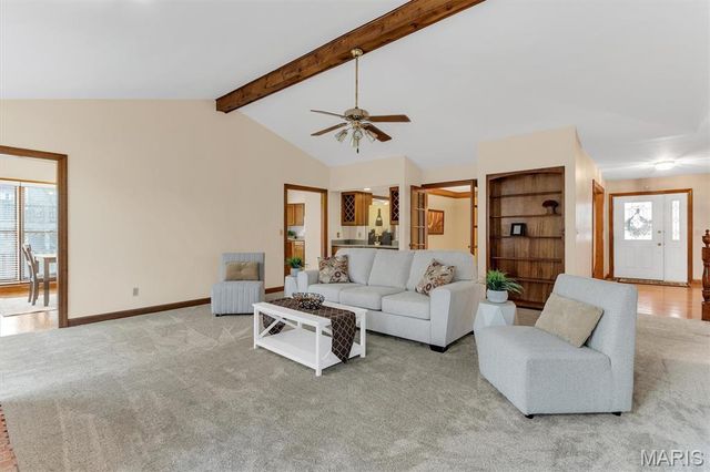 390 Portsmouth Drive, St Charles, MO 63303