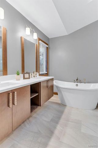 390 Portsmouth Drive, St Charles, MO 63303