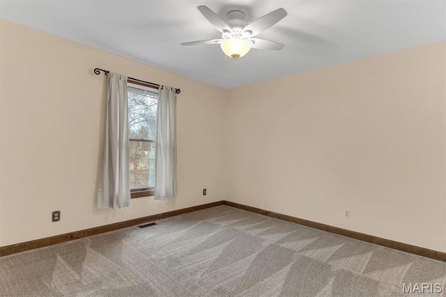 390 Portsmouth Drive, St Charles, MO 63303