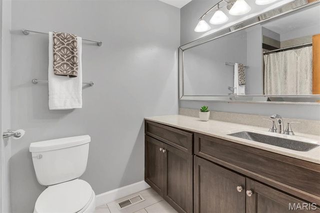 390 Portsmouth Drive, St Charles, MO 63303