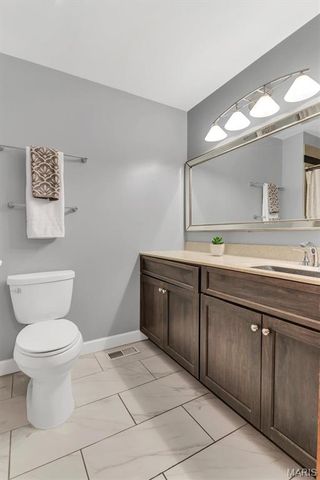 390 Portsmouth Drive, St Charles, MO 63303