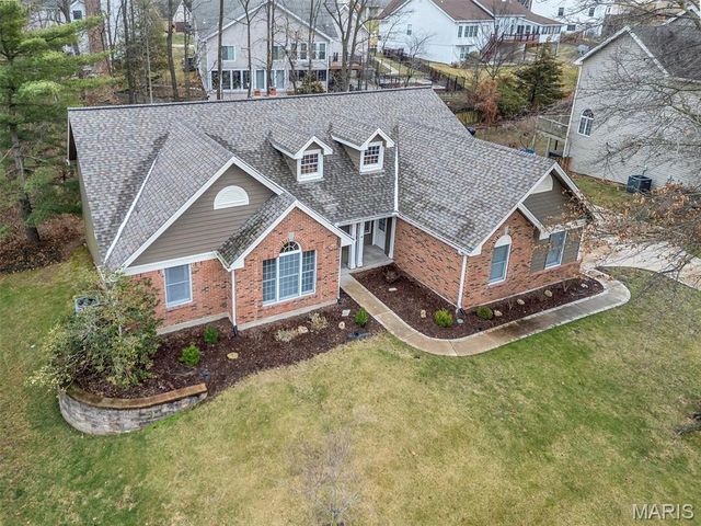 390 Portsmouth Drive, St Charles, MO 63303