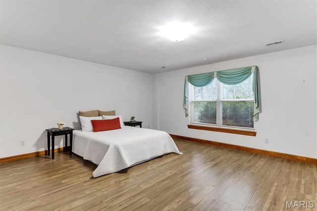 390 Portsmouth Drive, St Charles, MO 63303