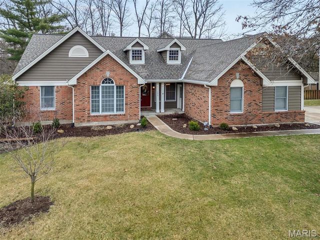 390 Portsmouth Drive, St Charles, MO 63303