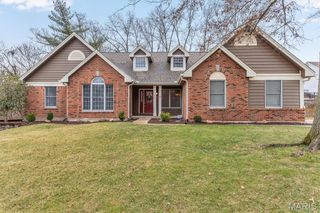 390 Portsmouth Drive, St Charles, MO 63303