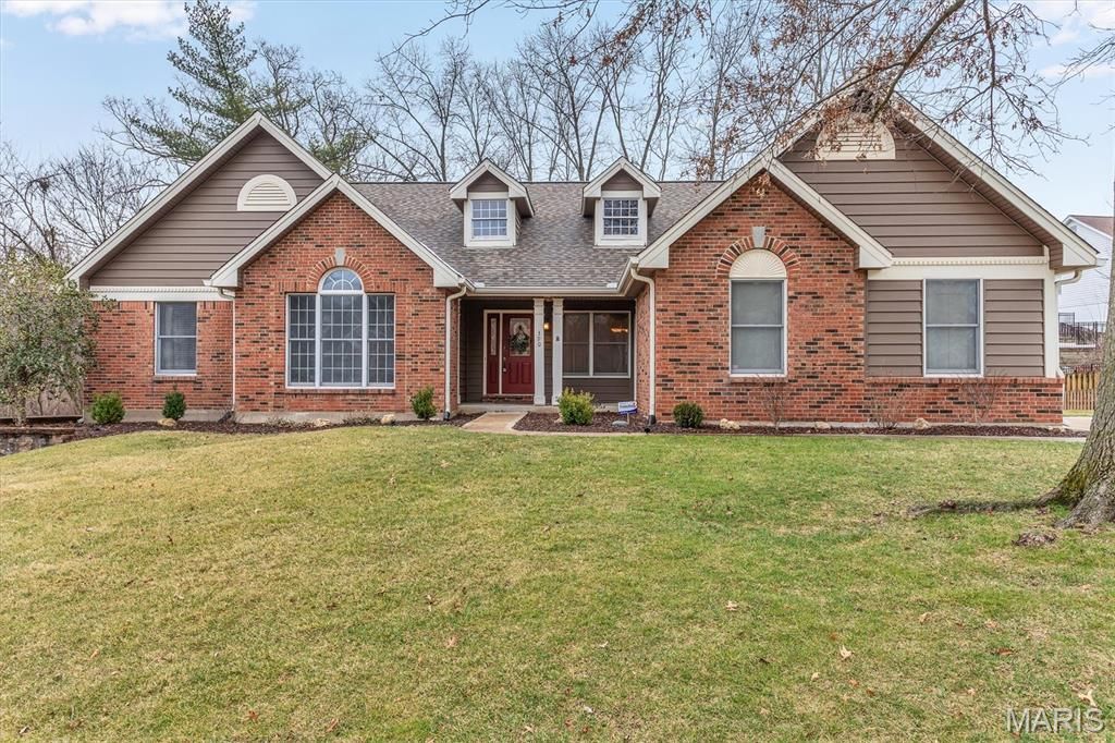 390 Portsmouth Drive, St Charles, MO 63303