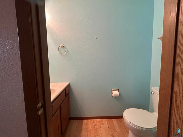 1203 S Newport Pl Place, Sioux Falls, SD 57106