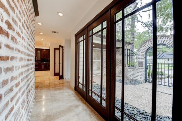 10007 Cedar Creek Drive, Houston, TX 77042