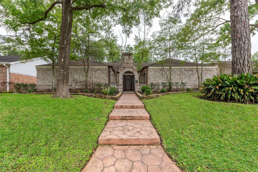 10007 Cedar Creek Drive, Houston, TX 77042