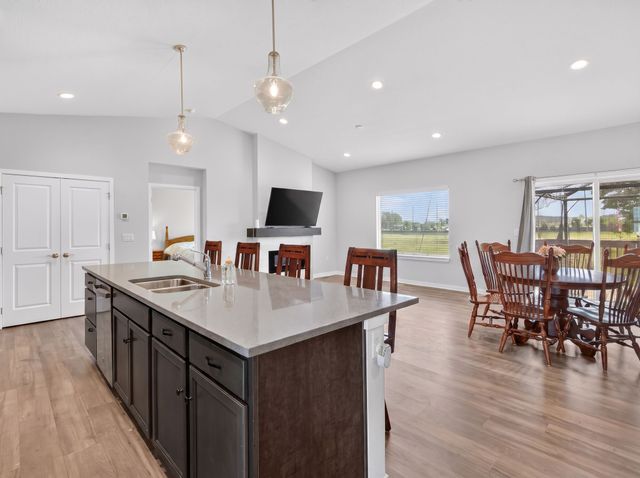 6705 NE 12th Court, Des Moines, IA 50313