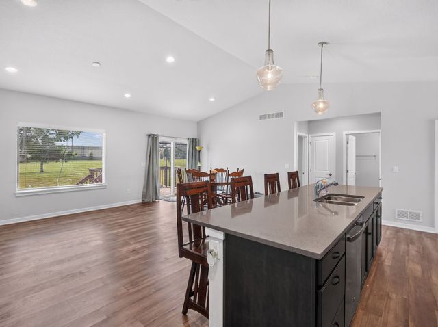 6705 NE 12th Court, Des Moines, IA 50313