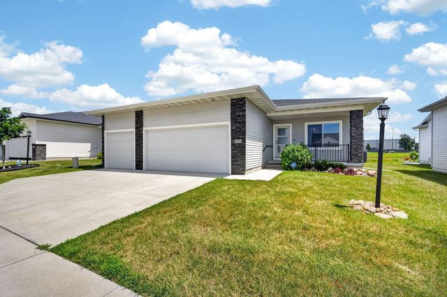 6705 NE 12th Court, Des Moines, IA 50313