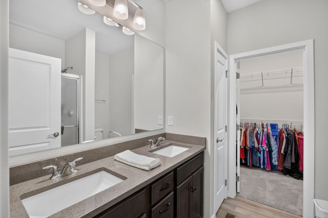 6705 NE 12th Court, Des Moines, IA 50313