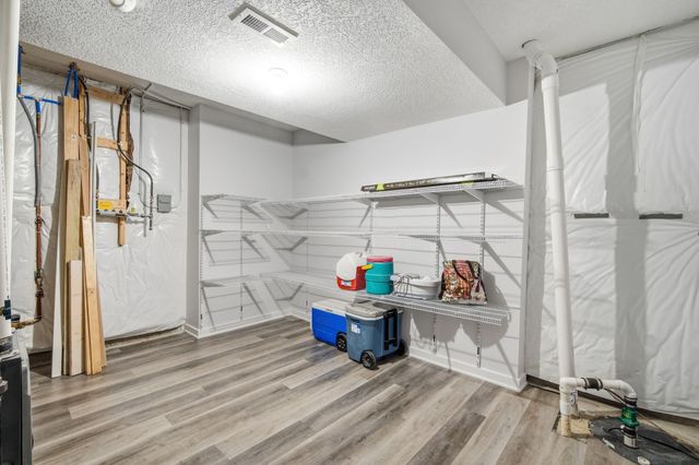6705 NE 12th Court, Des Moines, IA 50313