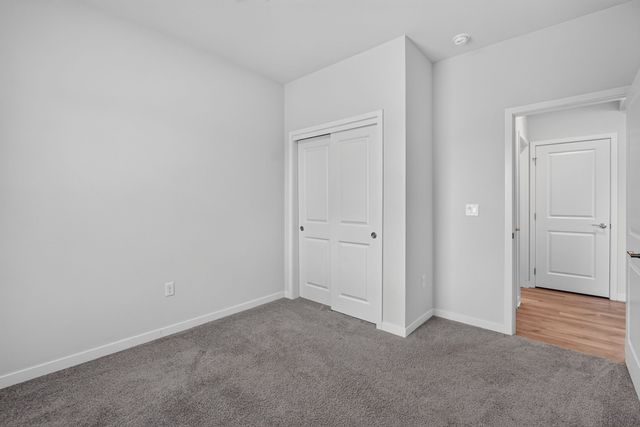 6705 NE 12th Court, Des Moines, IA 50313