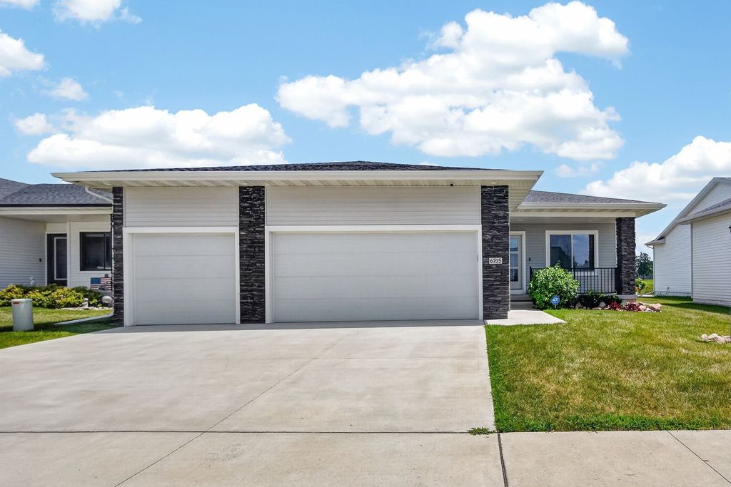 6705 NE 12th Court, Des Moines, IA 50313