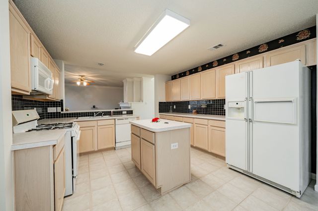 805 Elm Falls Place, Mesquite, TX 75181