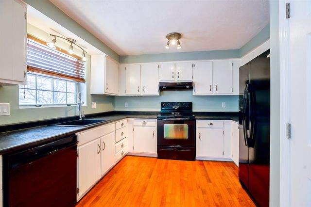 90 East Ridge Road, Merrimack, NH 03054