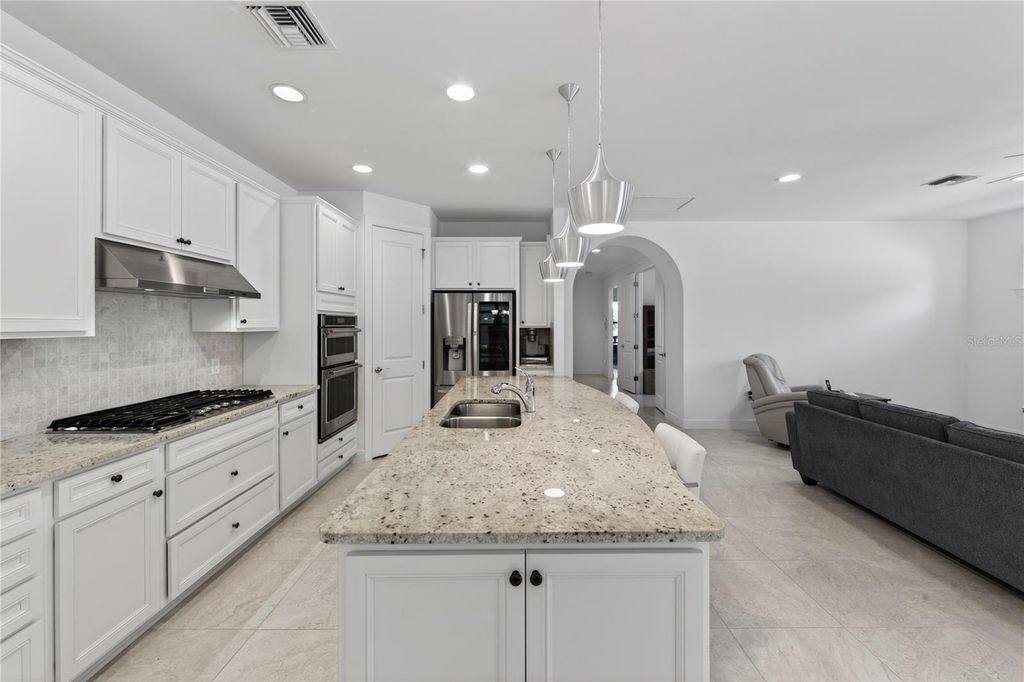 Image 8 of property listing at 17114 SEAFORD WAY, Bradenton, FL 34202