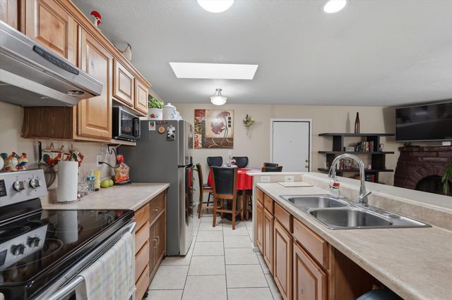 259 La Vida Nueva Del Oeste SW, Albuquerque, NM 87105