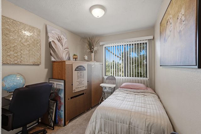259 La Vida Nueva Del Oeste SW, Albuquerque, NM 87105