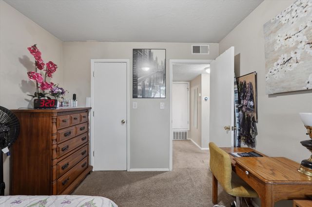 259 La Vida Nueva Del Oeste SW, Albuquerque, NM 87105
