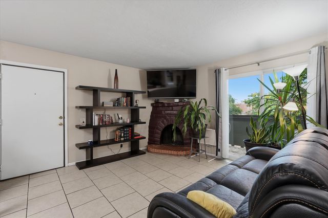259 La Vida Nueva Del Oeste SW, Albuquerque, NM 87105