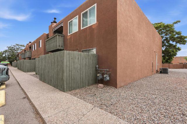 259 La Vida Nueva Del Oeste SW, Albuquerque, NM 87105