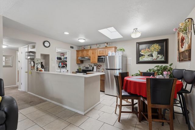259 La Vida Nueva Del Oeste SW, Albuquerque, NM 87105