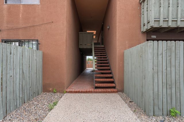 259 La Vida Nueva Del Oeste SW, Albuquerque, NM 87105