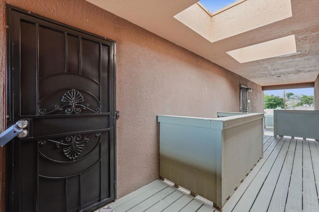 259 La Vida Nueva Del Oeste SW, Albuquerque, NM 87105