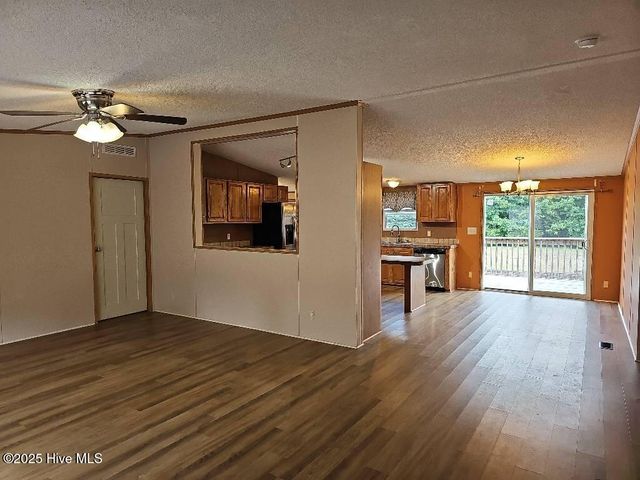 103 Edgewater Lane, Richlands, NC 28574