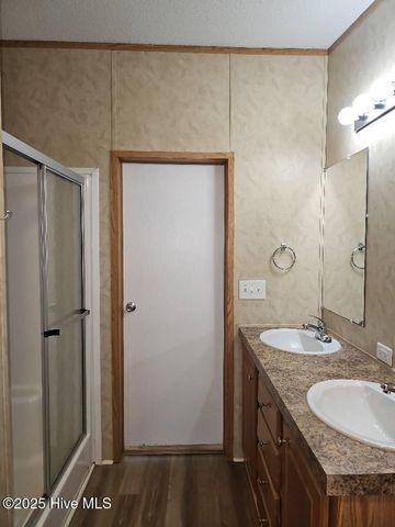 103 Edgewater Lane, Richlands, NC 28574