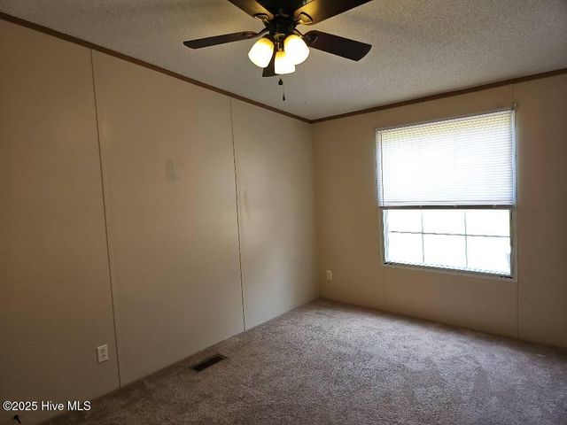 103 Edgewater Lane, Richlands, NC 28574